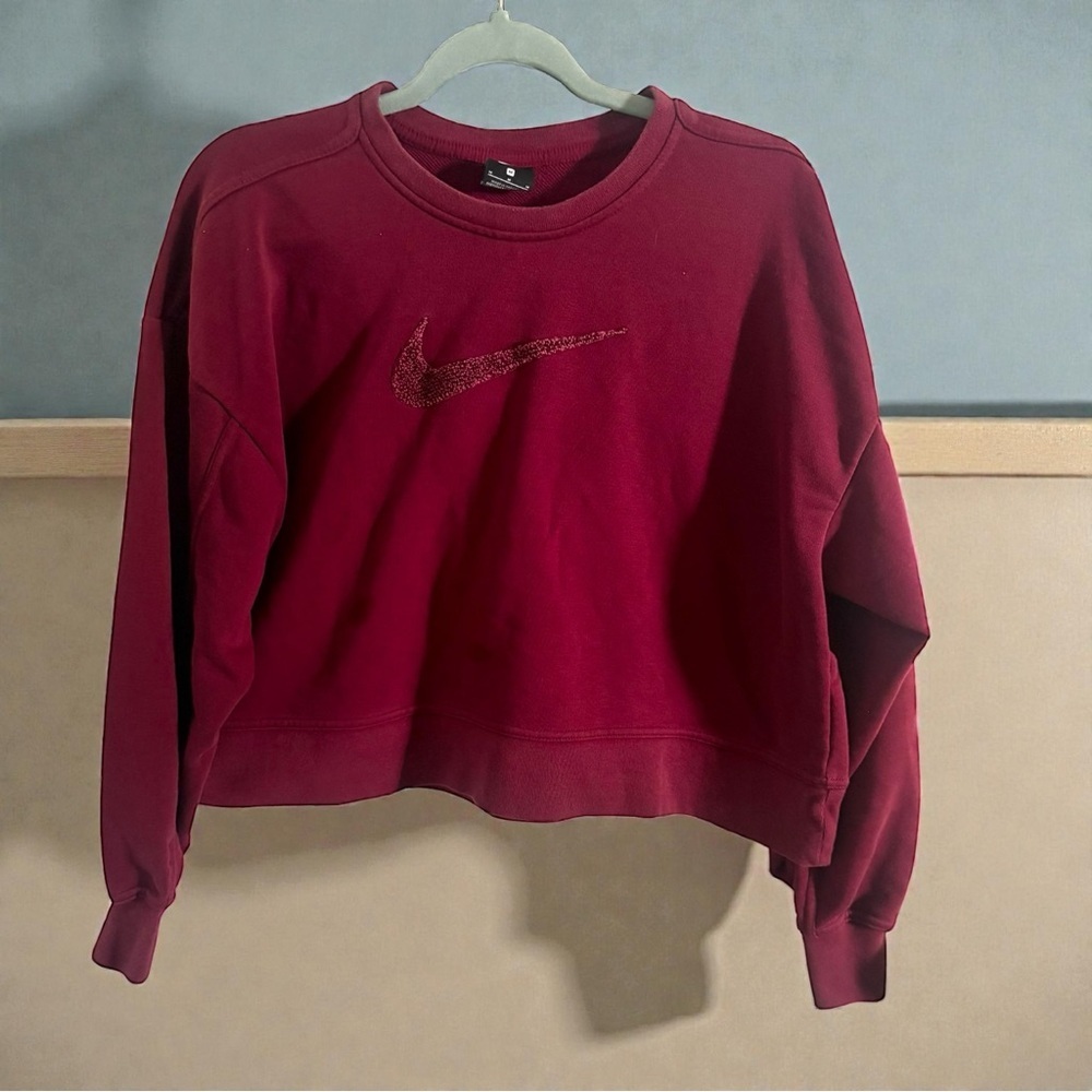 Nike Dri-FIT Get Fit Women's Cropped Swoosh Training Crew Size M Burgundy - Picture 2 of 10